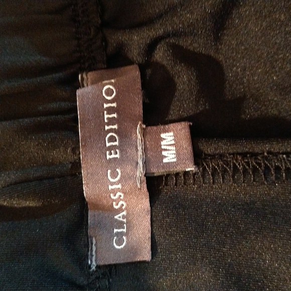 Size M black loose-fitting capris - Picture 10 of 11